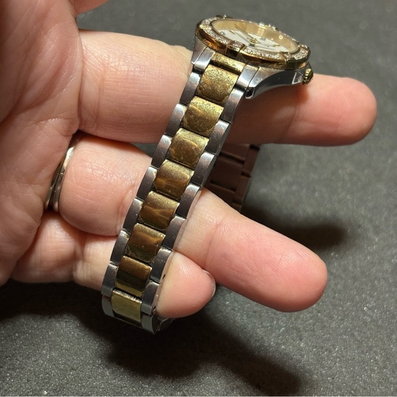 Bulova Ladies Quartz Watch Mother-of-Pearl Dial 22 Diamonds Gold & Silver Tone - Picture 2 of 8